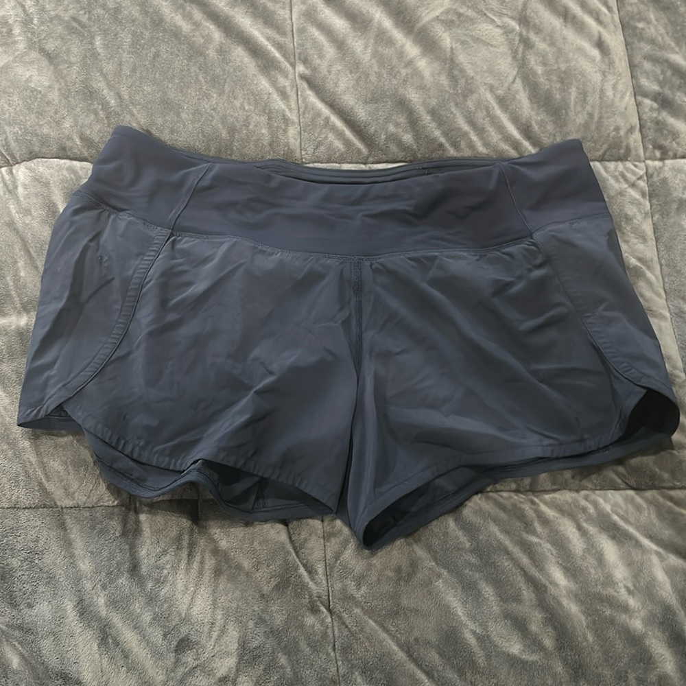 Lululemon Mid rise 2.5 inch speed short